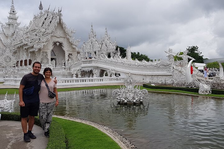 Chiang Rai 7 Highlights: White & Blue Temple, Golden Triangle