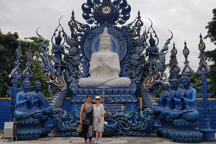 Chiang Rai 7 Highlights: White & Blue Temple, Golden Triangle
