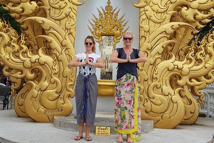 Chiang Rai 7 Highlights: White & Blue Temple, Golden Triangle