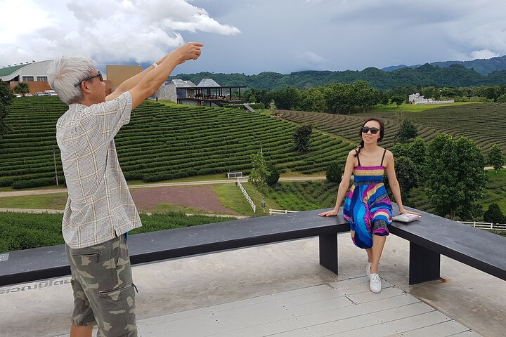 Chiang Rai 7 Highlights: White & Blue Temple, Golden Triangle