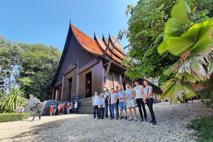 Chiang Rai 7 Highlights: White & Blue Temple, Golden Triangle