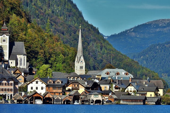 Full-Day Minivan Tour From Salzburg to Hallstatt with 5 Fingers,Lakes&Mountains