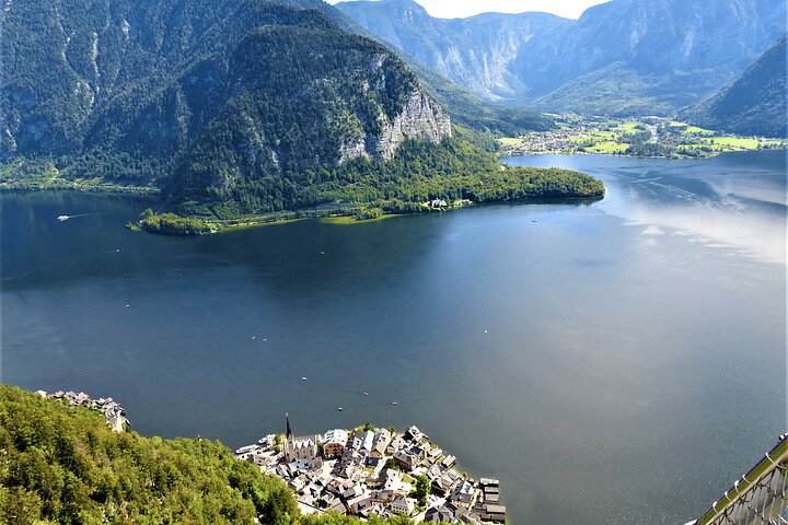 Full-Day Minivan Tour From Salzburg to Hallstatt with 5 Fingers,Lakes&Mountains