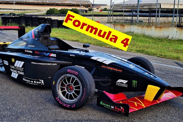 Racing Experience-Formula Racing Course and laps on Ferrari near Milan