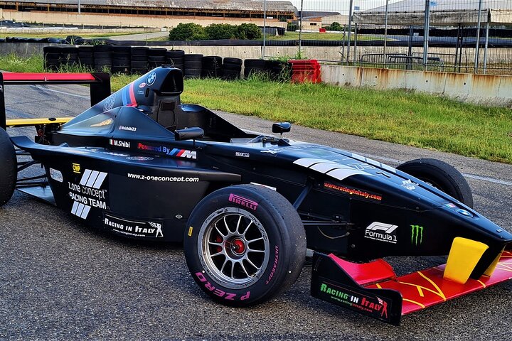 Racing Experience-Formula Racing Course and laps on Ferrari near Milan