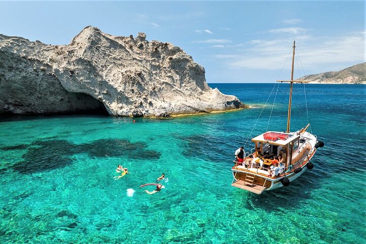 Small Group Kaiki Cruise & Greek Gastronomy Experience