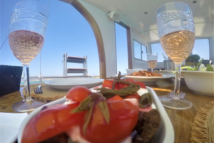 Small Group Kaiki Cruise & Greek Gastronomy Experience