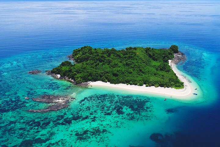 Full-Day Exclusive Private Tour to Nosy Tanikely Marine Reserve