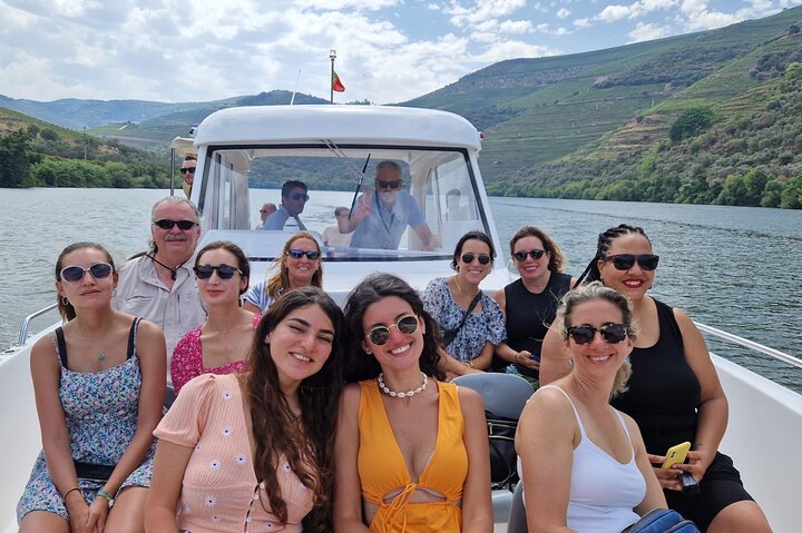 Douro Valley Tour: Wine Tasting, Cruise and Lunch from Porto