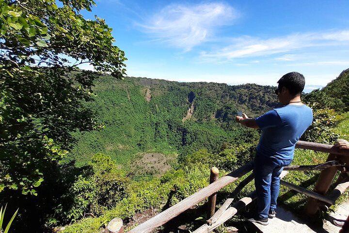 San Salvador Tour: Devil’s Door, Volcano, Slide & Historic Center