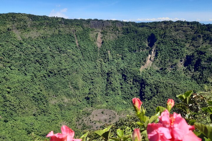 San Salvador Tour: Devil’s Door, Volcano, Slide & Historic Center