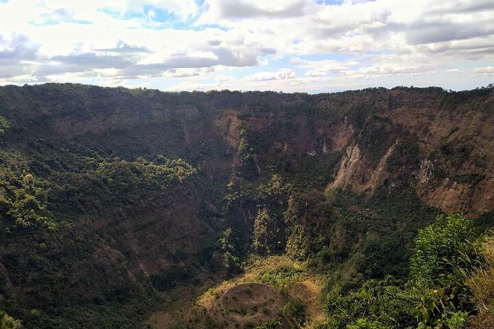 San Salvador Tour: Devil’s Door, Volcano, Slide & Historic Center