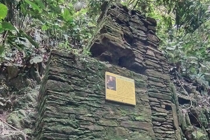 Hiking through Falan's ruins, ecotourism, river and canopy.