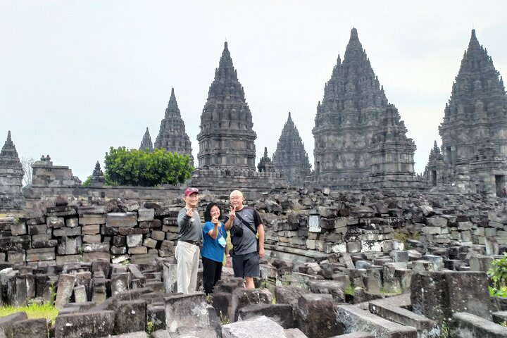 Borobudur Sunrise from setumbu Hill , Merapi Volcano & Prambanan Full Day Tour