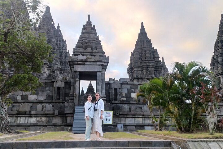 Borobudur Sunrise from setumbu Hill , Merapi Volcano & Prambanan Full Day Tour