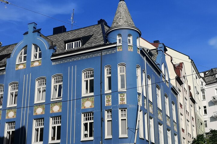 Ålesund Shore Excursion and 6 beautiful highlight stops minibus