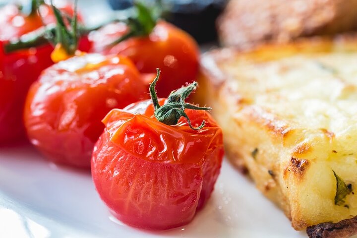 Dublin Historical Centre Food Tour with 7 Food Tastings & Drinks