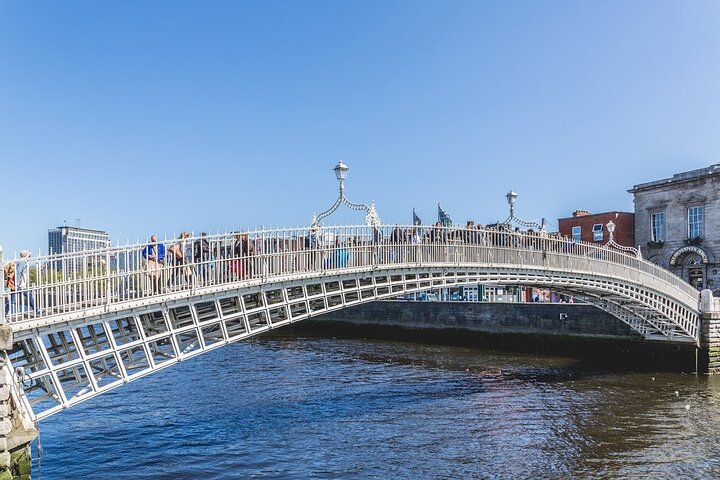 Dublin Historical Centre Food Tour with 7 Food Tastings & Drinks
