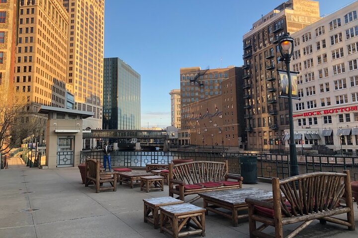 Milwaukee Food Tour with 5 Local Favorites Tastings & Secret Dish