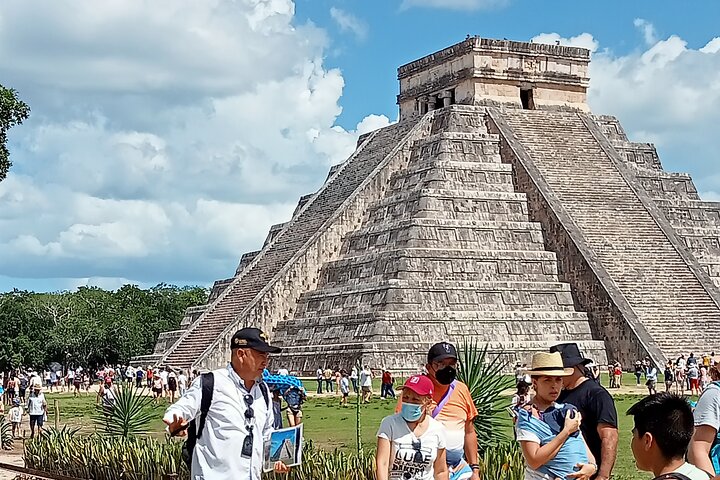 Private Tour in Chichen Itza Official History Guide