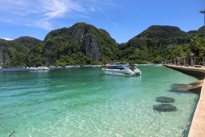 Phi Phi Island Adventure Day Tour from Phuket Speedboat/Catamaran