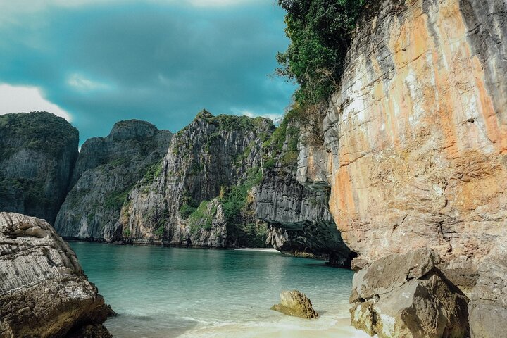 Phi Phi Island Adventure Day Tour from Phuket Speedboat/Catamaran