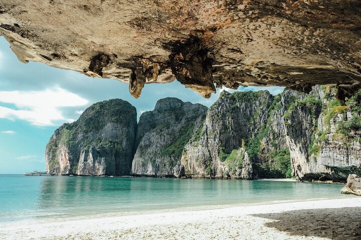 Phi Phi Island Adventure Day Tour from Phuket Speedboat/Catamaran