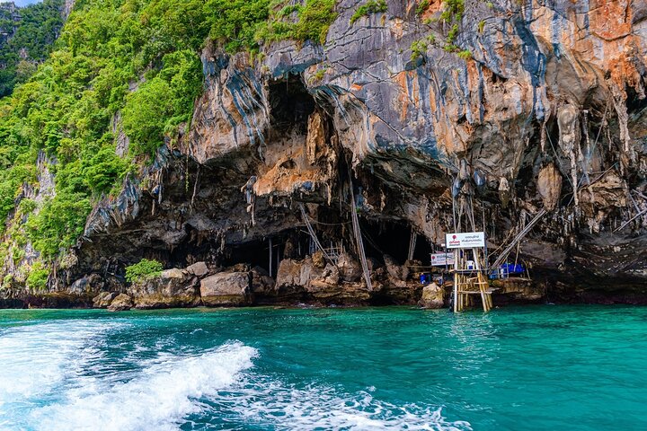 Phi Phi Island Adventure Day Tour from Phuket Speedboat/Catamaran