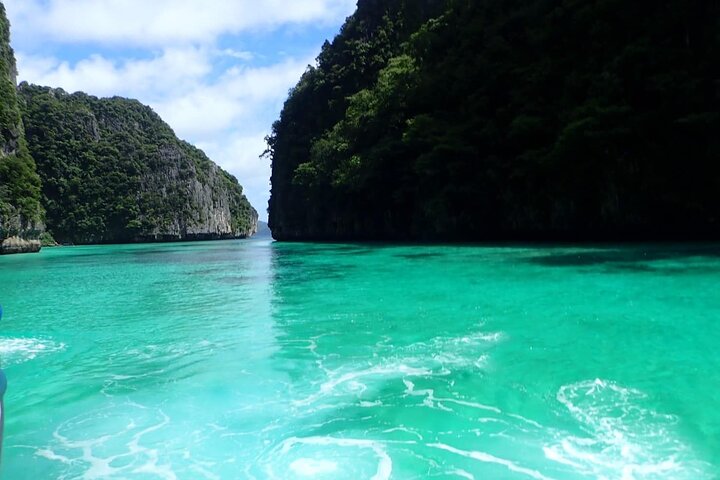 Phi Phi Island Adventure Day Tour from Phuket Speedboat/Catamaran