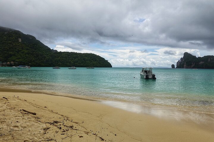 Phi Phi Island Adventure Day Tour from Phuket Speedboat/Catamaran