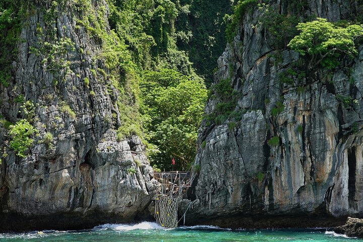 Phi Phi Island Adventure Day Tour from Phuket Speedboat/Catamaran