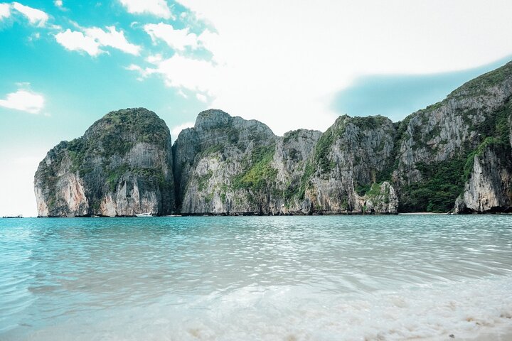 Phi Phi Island Adventure Day Tour from Phuket Speedboat/Catamaran