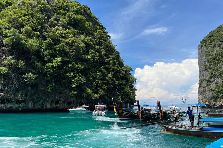 Phi Phi Island Adventure Day Tour from Phuket Speedboat/Catamaran