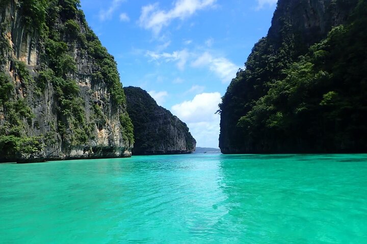 Best of Phi Phi Island Adventure Day Tour with Lunch from Phuket