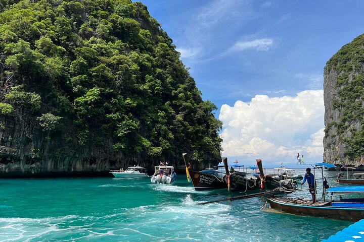Best of Phi Phi Island Adventure Day Tour with Lunch from Phuket