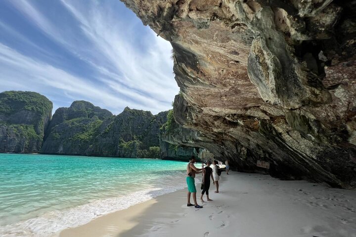 Best of Phi Phi Island Adventure Day Tour with Lunch from Phuket
