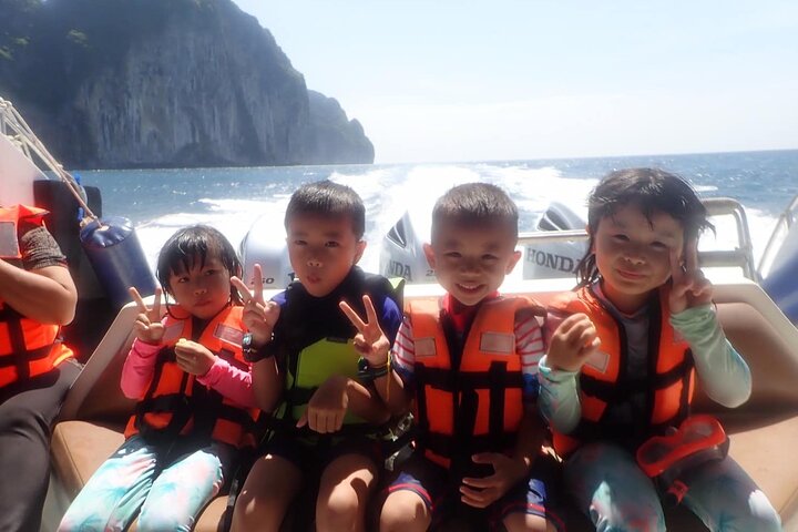 Phi Phi Islands Speedboat Full-Day Tour from Phuket +Buffet Lunch