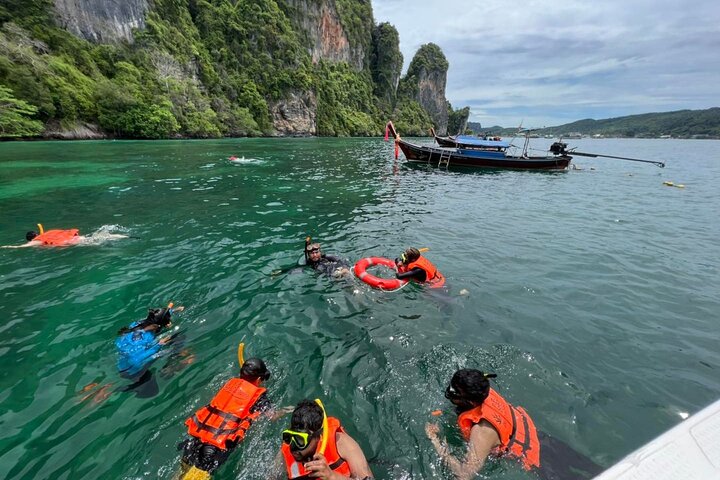 Phi Phi Islands Speedboat Full-Day Tour from Phuket +Buffet Lunch