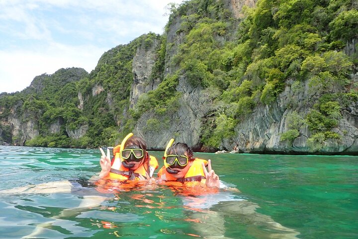 Phi Phi Islands Speedboat Full-Day Tour from Phuket +Buffet Lunch