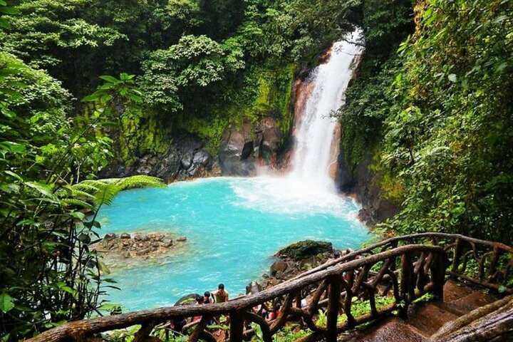 RIO CELESTE RIVER: Tubing+Rainforest+Wildlife+Waterfall+Active Volcano (PRIVATE)
