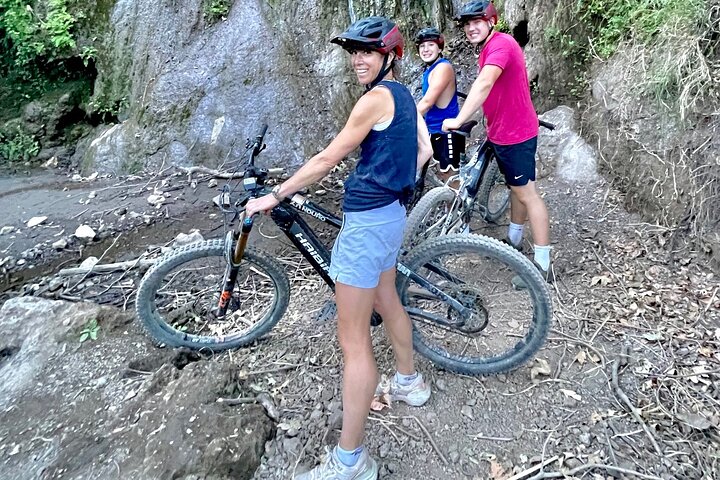 Malibu Waterfall eMTB & Hiking Adventure (Beginner)
