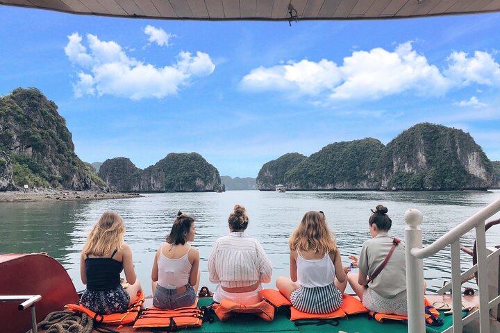Lan Ha - Ha Long Bay - Dau Be island 2D/1N from Cat Ba in less touristy areas.