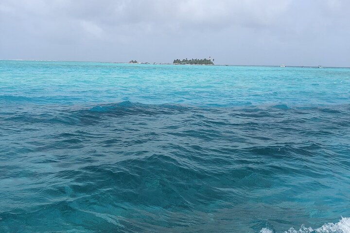 Boat Tour to Johnny Cay & Aquarium in San Andres Island