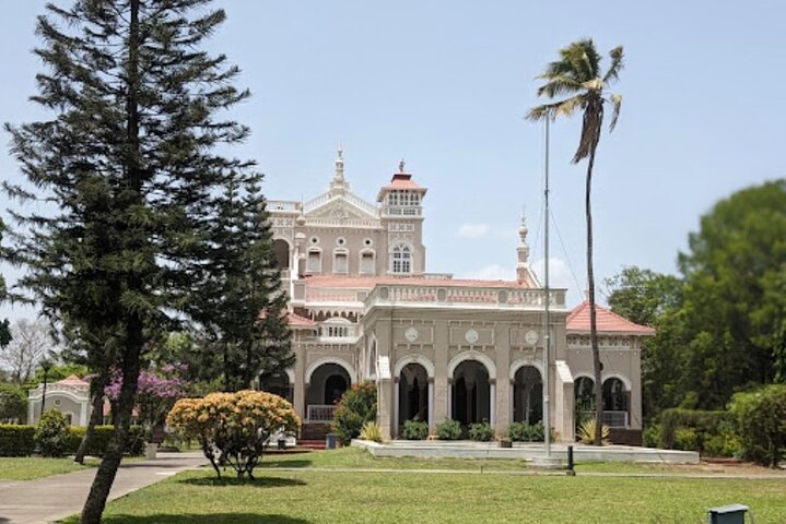 Best of Pune Private City Tour with Lunch and Transport