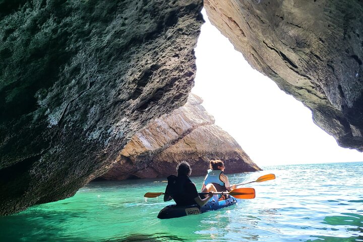 Sesimbra : Guided Kayak Tour in Arrábida Natural Park & Caves