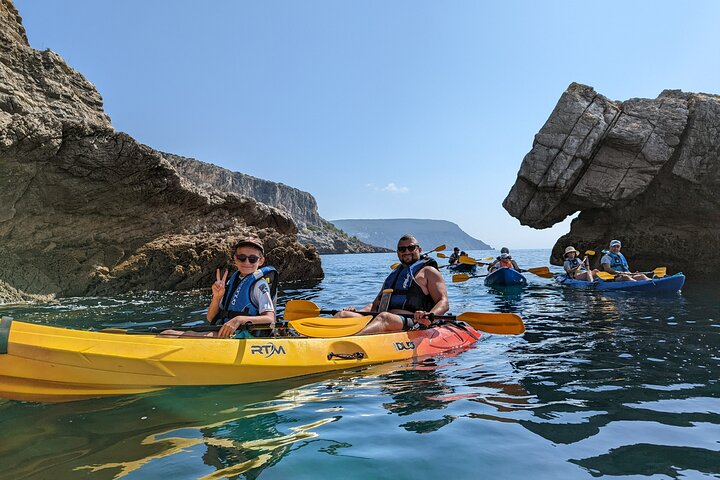 Sesimbra : Guided Kayak Tour in Arrábida Natural Park & Caves