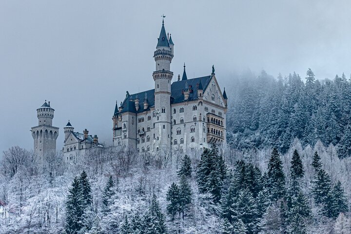 Private Tour to Neuschwanstein Castle & Linderhof from Munich