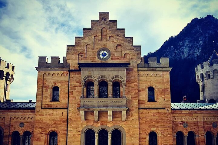 Private Tour to Neuschwanstein Castle & Linderhof from Munich