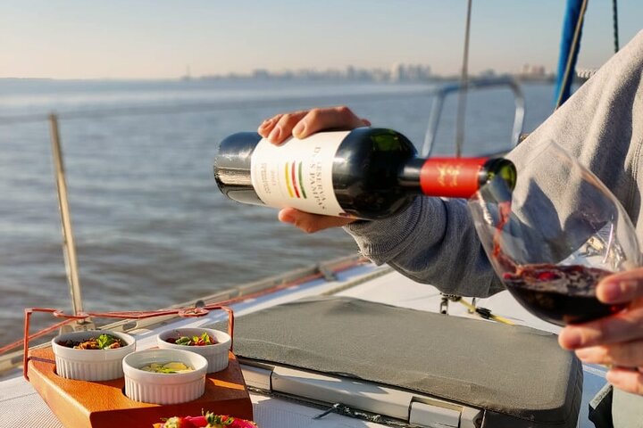 Gastronomic Experience aboard a Sailboat in Porto Alegre