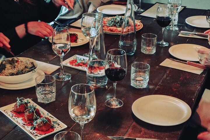 Kelowna: #1 Rated Walking Food Tour with 7 Tastings and 4 Drinks